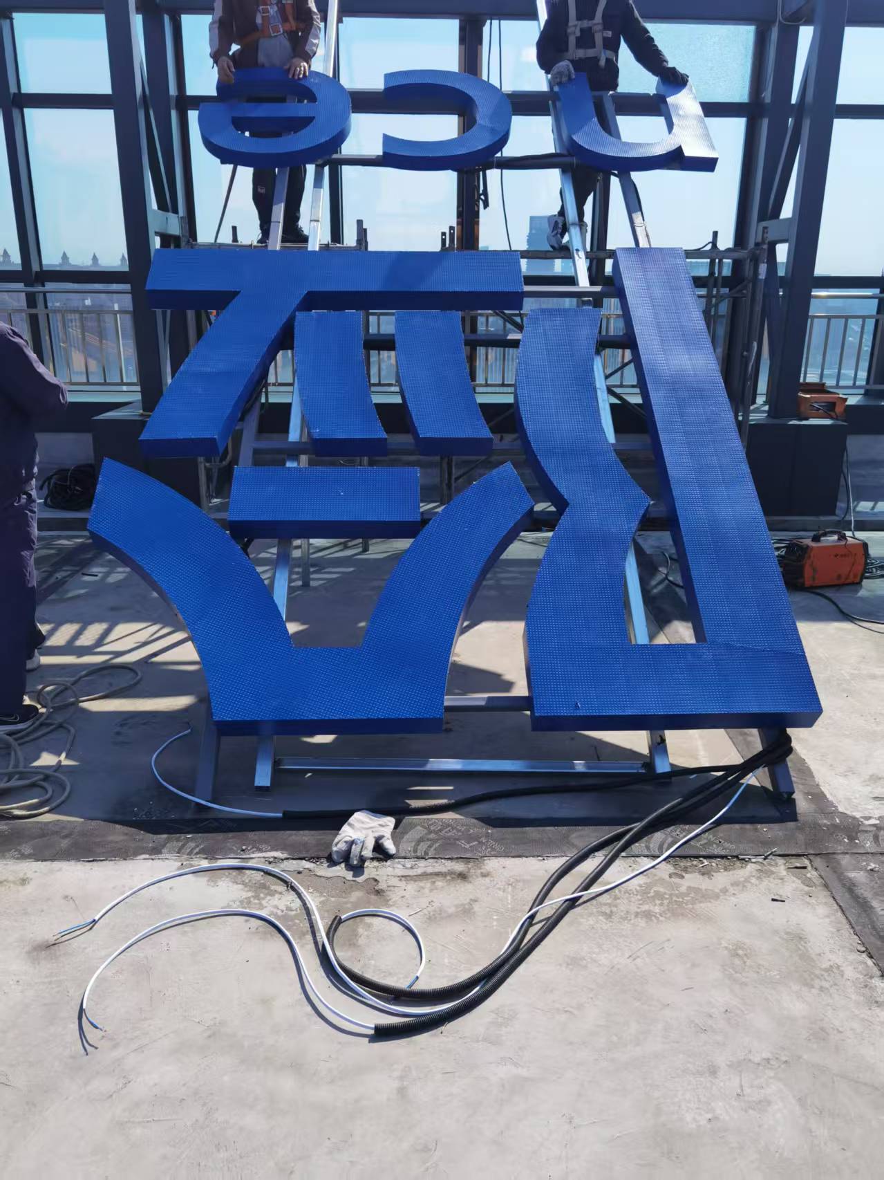 樓頂發(fā)光字制作安裝 (6).jpg